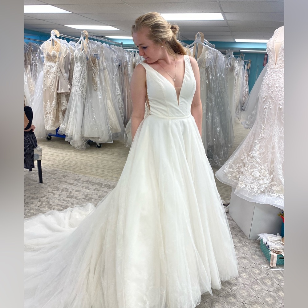 Ivory Ballgown Wedding Dress